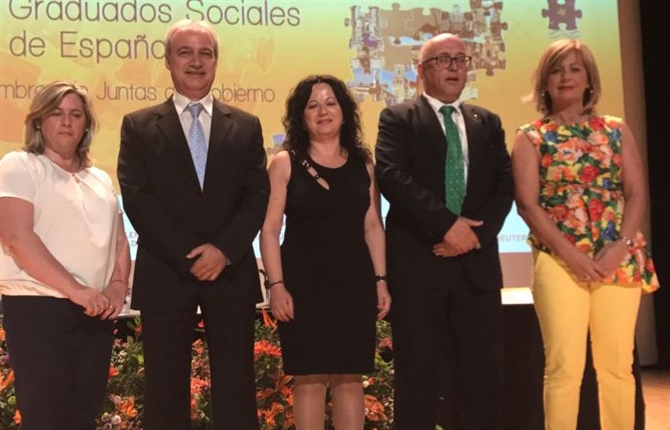 https://www.graduadossociales.org/getFile.aspx?id=001863447ee940fcba4ca18aa3c45791.jpg