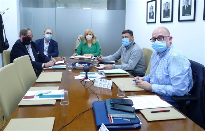 https://www.graduadossociales.org/getFile.aspx?id=04b447bd6c90484ca648146a7dc03c93.JPG