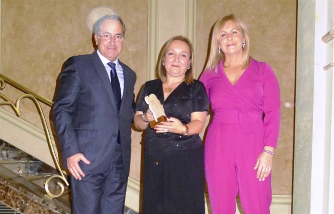 https://www.graduadossociales.org/getFile.aspx?id=06931fe436f4448cb50ef6a19fc425f1.JPG