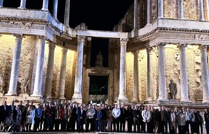 https://www.graduadossociales.org/getFile.aspx?id=077f54a13b814397acf953e84dd23577.jpg