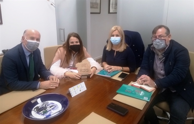 https://www.graduadossociales.org/getFile.aspx?id=0ac3b240b92c4d31bd4599920aa27347.jpg