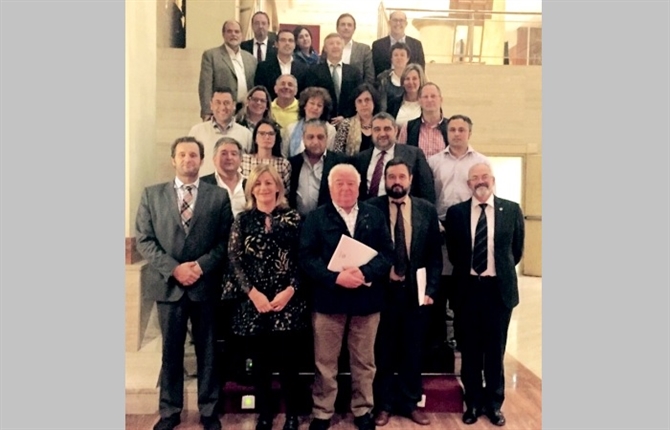 https://www.graduadossociales.org/getFile.aspx?id=0b9145ded4ca48cf94be31df1b505d08.jpg