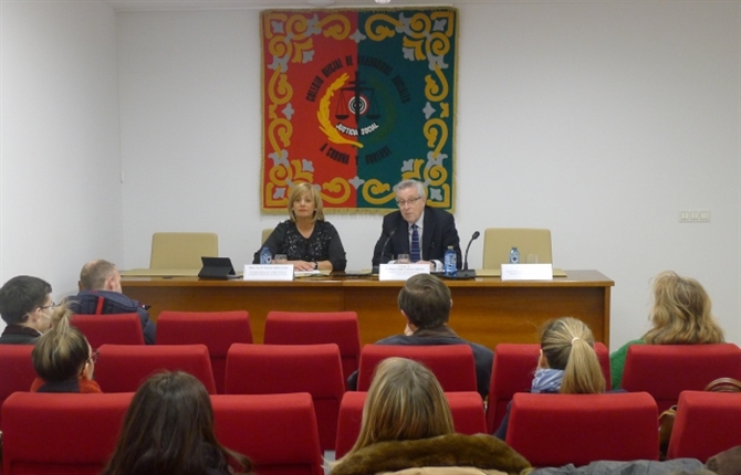 https://www.graduadossociales.org/getFile.aspx?id=1e062674f3a0410c8e6eecaa985a70ca.JPG