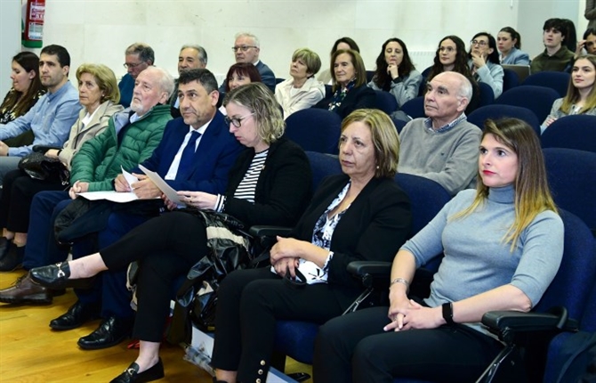 https://www.graduadossociales.org/getFile.aspx?id=1fb6413ff25a4d3abfec479510c0a302.jpg