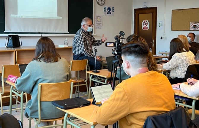 https://www.graduadossociales.org/getFile.aspx?id=2128a8c097ab40f6883a4105a2825745.jpg