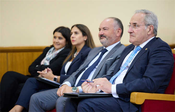 https://www.graduadossociales.org/getFile.aspx?id=2484b351fc2643b28c43a14c4d39fa4d.png