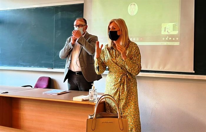 https://www.graduadossociales.org/getFile.aspx?id=260ad946f08c44c5b4a37419c959a398.jpg