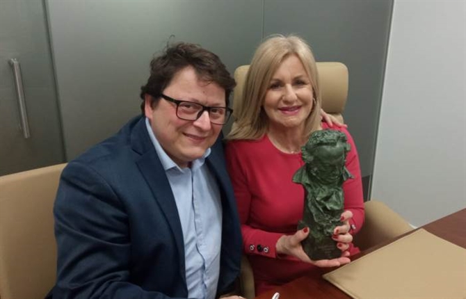https://www.graduadossociales.org/getFile.aspx?id=282847adcad441fcadc83a65c9312ab2.jpg