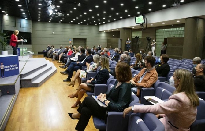 https://www.graduadossociales.org/getFile.aspx?id=2869ece9c87e443493cf98840b19e03d.jpg