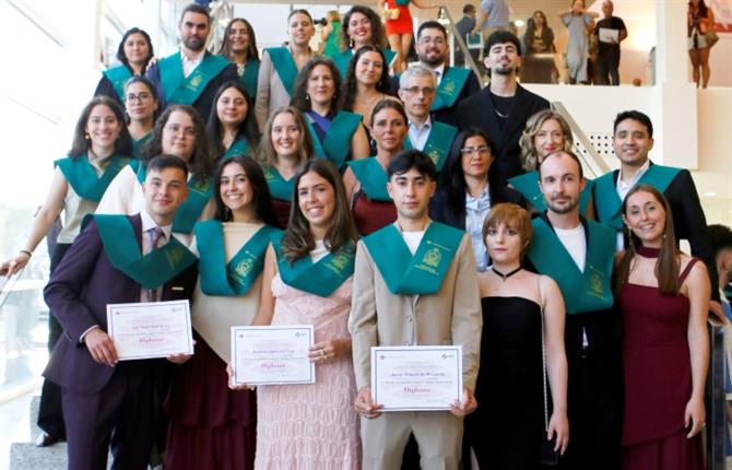 https://www.graduadossociales.org/getFile.aspx?id=2c7c4f7c8f8c49eeb86be1bf1f0a3f24.JPG