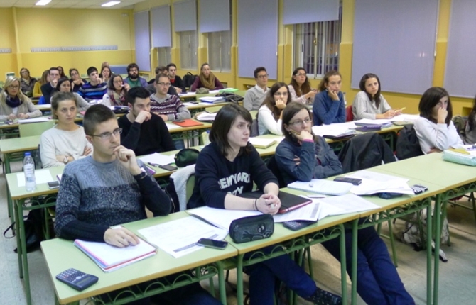https://www.graduadossociales.org/getFile.aspx?id=2d2f85b2931d48c5890ef5550d695499.jpg