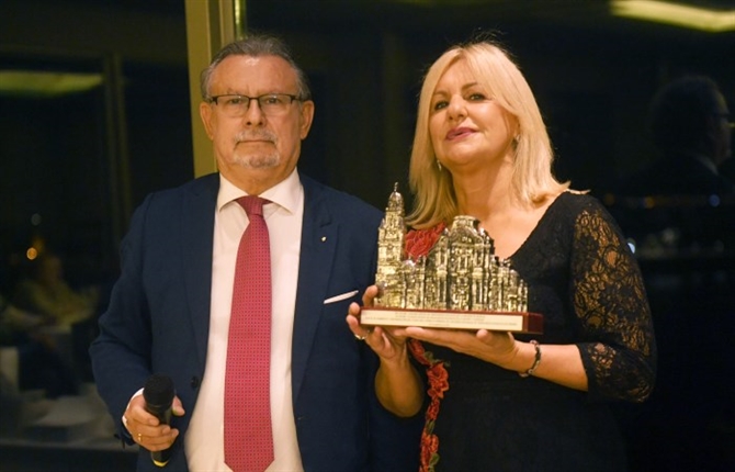https://www.graduadossociales.org/getFile.aspx?id=2f256a76182b4f6ab85773e3976b7a66.JPG