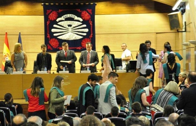 https://www.graduadossociales.org/getFile.aspx?id=3555028680704329af2e0854f6cce02f.jpg