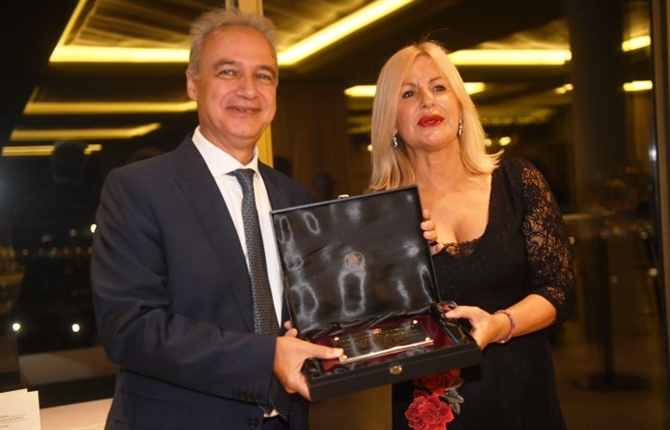 https://www.graduadossociales.org/getFile.aspx?id=37bdc60327bd455789fda7c871d6ffb4.JPG