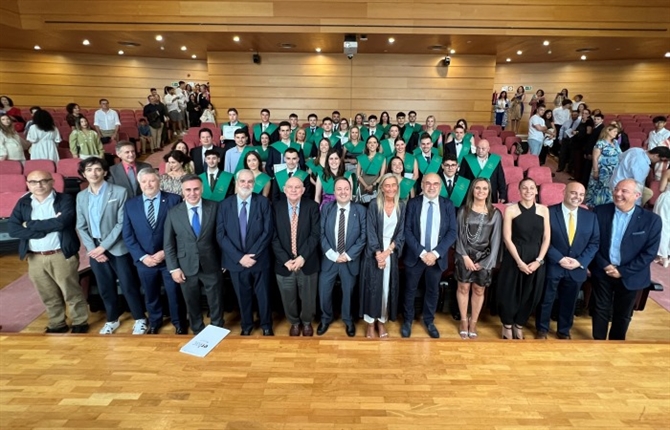 https://www.graduadossociales.org/getFile.aspx?id=3be9507293d04d7da4c6621856808429.JPG