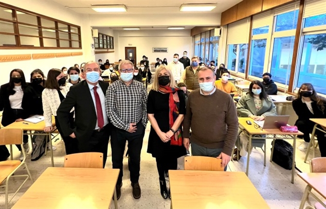https://www.graduadossociales.org/getFile.aspx?id=3ce6073b9db740a2aa99ae148f0e7e83.jpg
