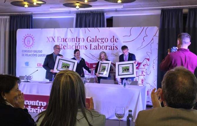 https://www.graduadossociales.org/getFile.aspx?id=3e0baffa46724587abf412519b0b618f.jpg