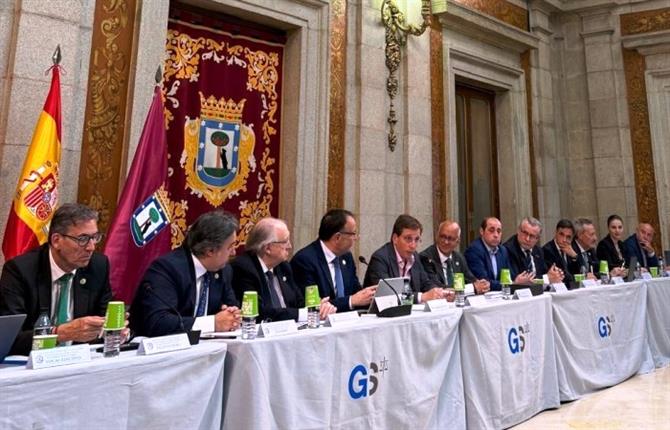 https://www.graduadossociales.org/getFile.aspx?id=40f17cce43e94f26aafed2d81d3c60a0.jpg