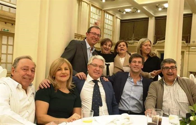 https://www.graduadossociales.org/getFile.aspx?id=42fb52e51b794dcd829517208416bba5.jpg