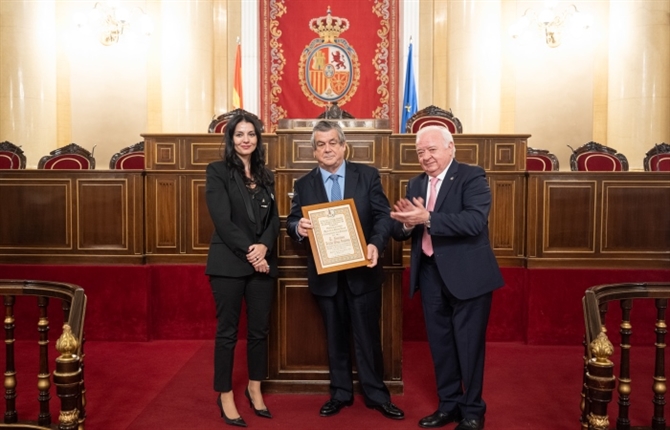 https://www.graduadossociales.org/getFile.aspx?id=44be286a09b0426aaa615f8c72a209ea.jpg