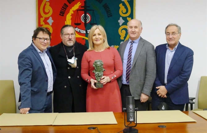 https://www.graduadossociales.org/getFile.aspx?id=44f585a9c5184308bbcccb2121fbd5a9.JPG