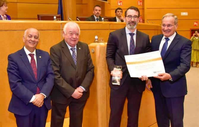 https://www.graduadossociales.org/getFile.aspx?id=4c7418f894db4e5d9f2cd602236e8b53.jpg