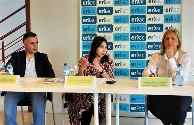 https://www.graduadossociales.org/getFile.aspx?id=4cbece2875f5459cb600944504ef893a.jpg