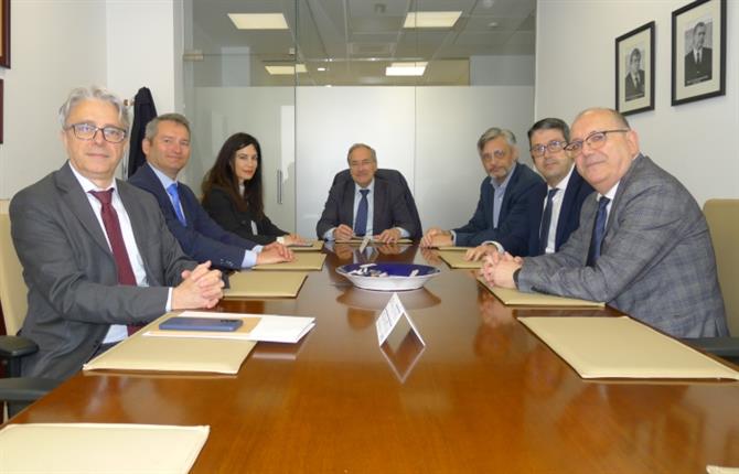 https://www.graduadossociales.org/getFile.aspx?id=54aeb19533c54899b5148d07e539f820.JPG