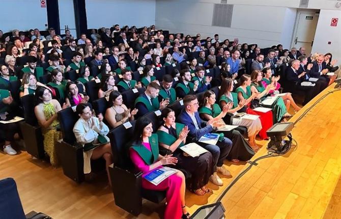 https://www.graduadossociales.org/getFile.aspx?id=586d53494bd5442f9d42cc4e6b115c83.jpg