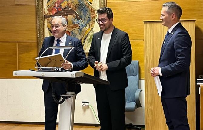 https://www.graduadossociales.org/getFile.aspx?id=5abd633f01cb4d0485bd4e041b1137c9.jpg