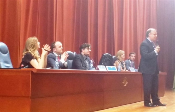 https://www.graduadossociales.org/getFile.aspx?id=5eb83e083b34456687d4bca712038768.jpg