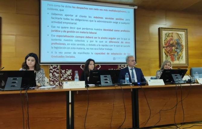 https://www.graduadossociales.org/getFile.aspx?id=736d10f75fe94ce79bd4f1336abbb328.jpg