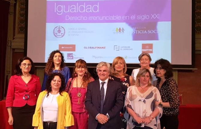 https://www.graduadossociales.org/getFile.aspx?id=74e5a381337f49dfa21356619d76c758.jpg