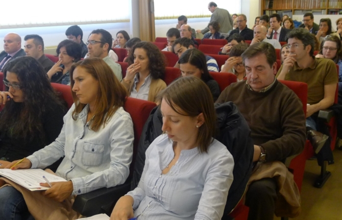 https://www.graduadossociales.org/getFile.aspx?id=7719cafc6cce4c91b01f6f9f77518aa3.jpg