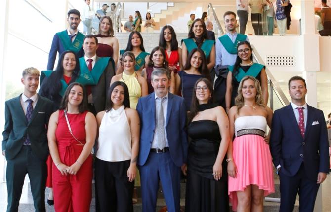 https://www.graduadossociales.org/getFile.aspx?id=7c67d0ea48a54db3a833be985f2b8c05.JPG