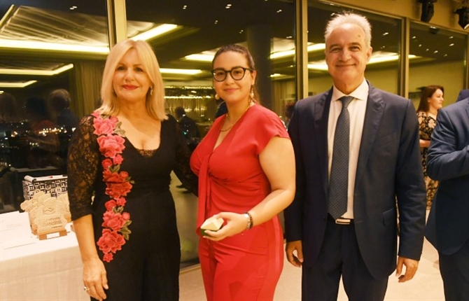https://www.graduadossociales.org/getFile.aspx?id=7e75217f43934a0896c3d648d9cb80a1.JPG