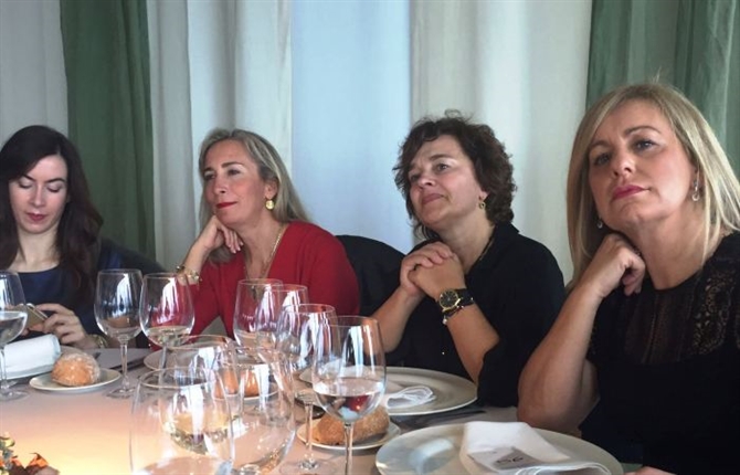 https://www.graduadossociales.org/getFile.aspx?id=7fe7ae831ded4bc1b9ba45354a6c9315.jpg