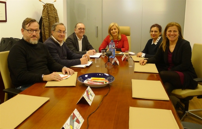 https://www.graduadossociales.org/getFile.aspx?id=819ad9aa766d421eb5bf57b3a656bc51.JPG