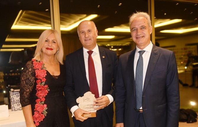 https://www.graduadossociales.org/getFile.aspx?id=824eb5fa9f85473599128cd8a9d0a8f9.JPG