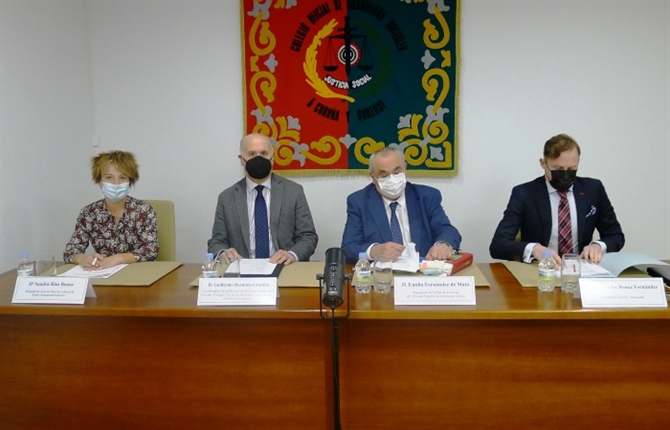 https://www.graduadossociales.org/getFile.aspx?id=83d82944badc4e39888ca15b8200e685.JPG