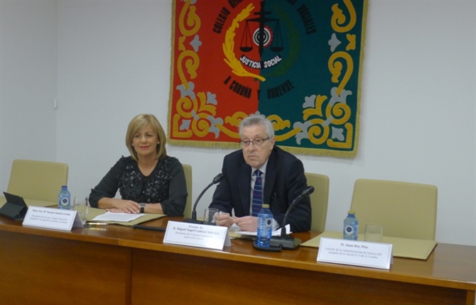 https://www.graduadossociales.org/getFile.aspx?id=8570711cdc7248fd9b6674e598aab27e.JPG