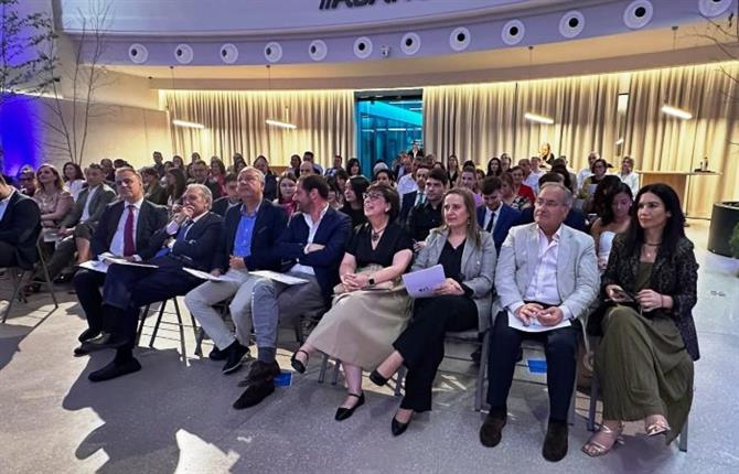 https://www.graduadossociales.org/getFile.aspx?id=857ded22dd094b79a8aec9af4077c821.jpg