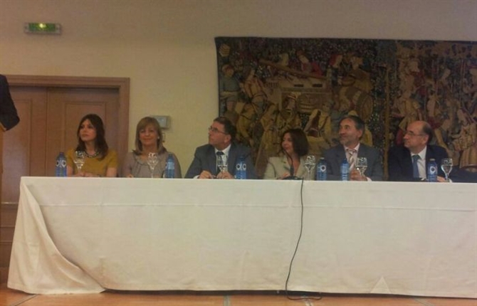 https://www.graduadossociales.org/getFile.aspx?id=88f9b89e7c2046ab93a628425427f99c.jpg