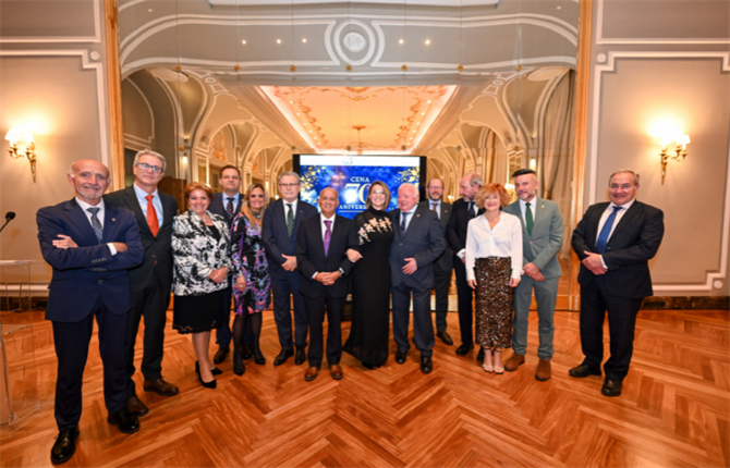 https://www.graduadossociales.org/getFile.aspx?id=8cb27fdb8d3246b0b01cf5787a7b498c.png