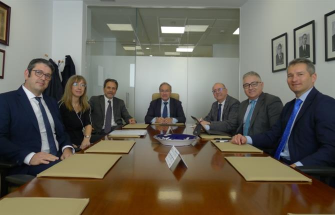 https://www.graduadossociales.org/getFile.aspx?id=90a8e22281264059ad93bbdc1c4de052.JPG