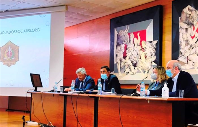 https://www.graduadossociales.org/getFile.aspx?id=96d44f55c9414d9c99ffb9e037a0942d.jpg