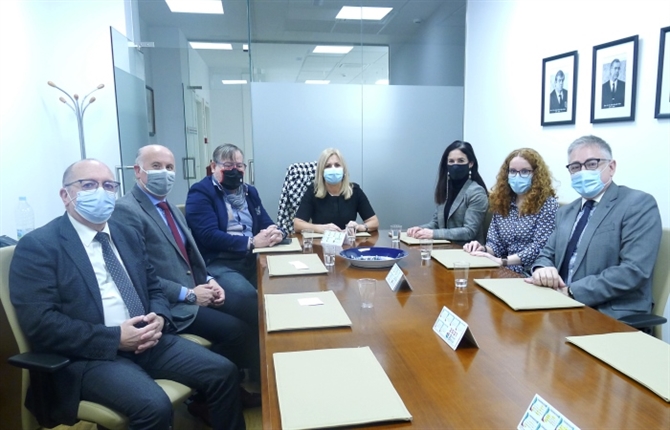 https://www.graduadossociales.org/getFile.aspx?id=9e1166133ebb4df8bb78d7f8d713346b.JPG
