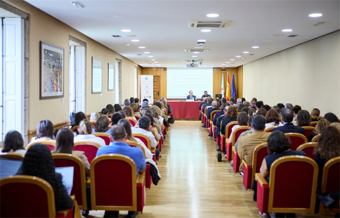 https://www.graduadossociales.org/getFile.aspx?id=9e8afce916f74f81bc7be14a4e94f47d.png