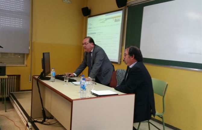 https://www.graduadossociales.org/getFile.aspx?id=9fae616493d8451da7db2fbfe270e356.jpg