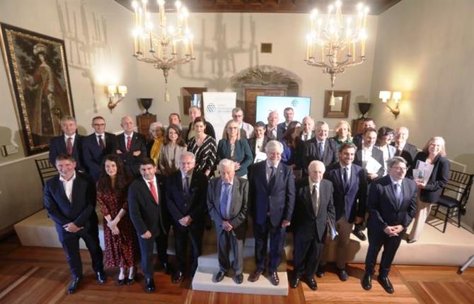 https://www.graduadossociales.org/getFile.aspx?id=a144d81ed2324362b197d86366815889.jpg
